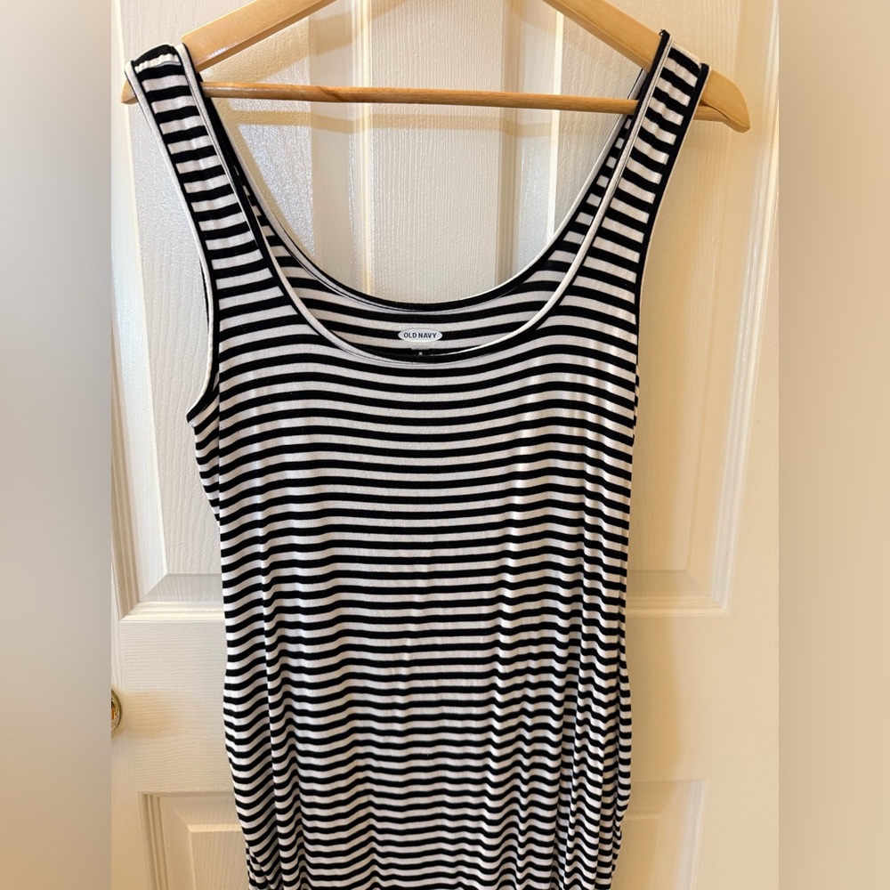 Old Navy Maxi Maternity Dress - Picture 6 of 6